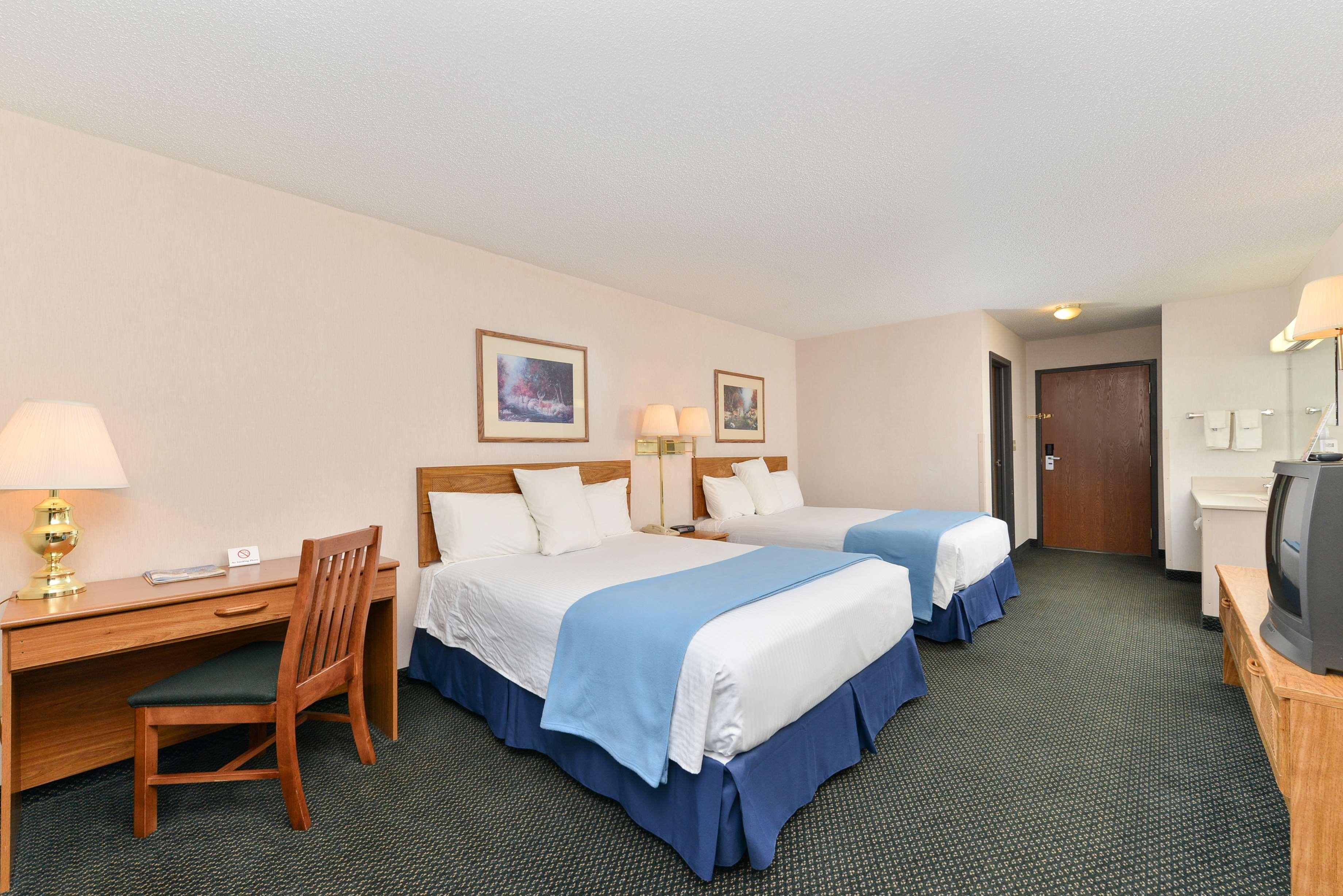 Americas Best Value Inn & Suites - Tahquamenon Country Newberry Экстерьер фото