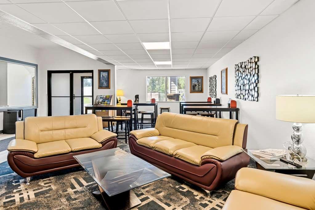 Americas Best Value Inn & Suites - Tahquamenon Country Newberry Интерьер фото