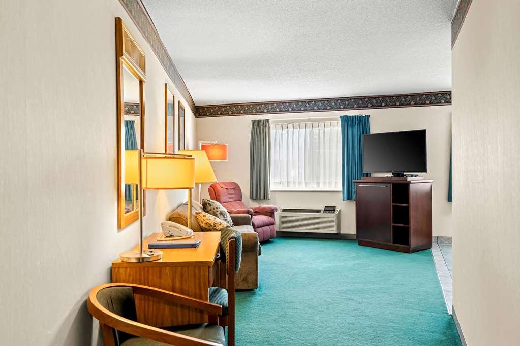 Americas Best Value Inn & Suites - Tahquamenon Country Newberry Номер фото