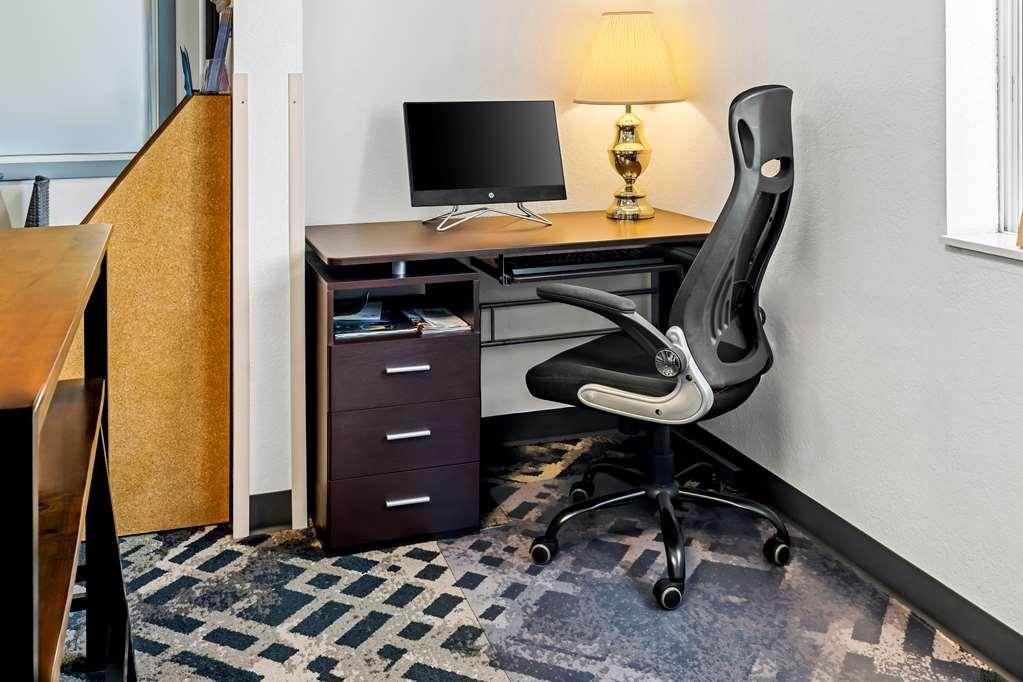 Americas Best Value Inn & Suites - Tahquamenon Country Newberry Удобства фото