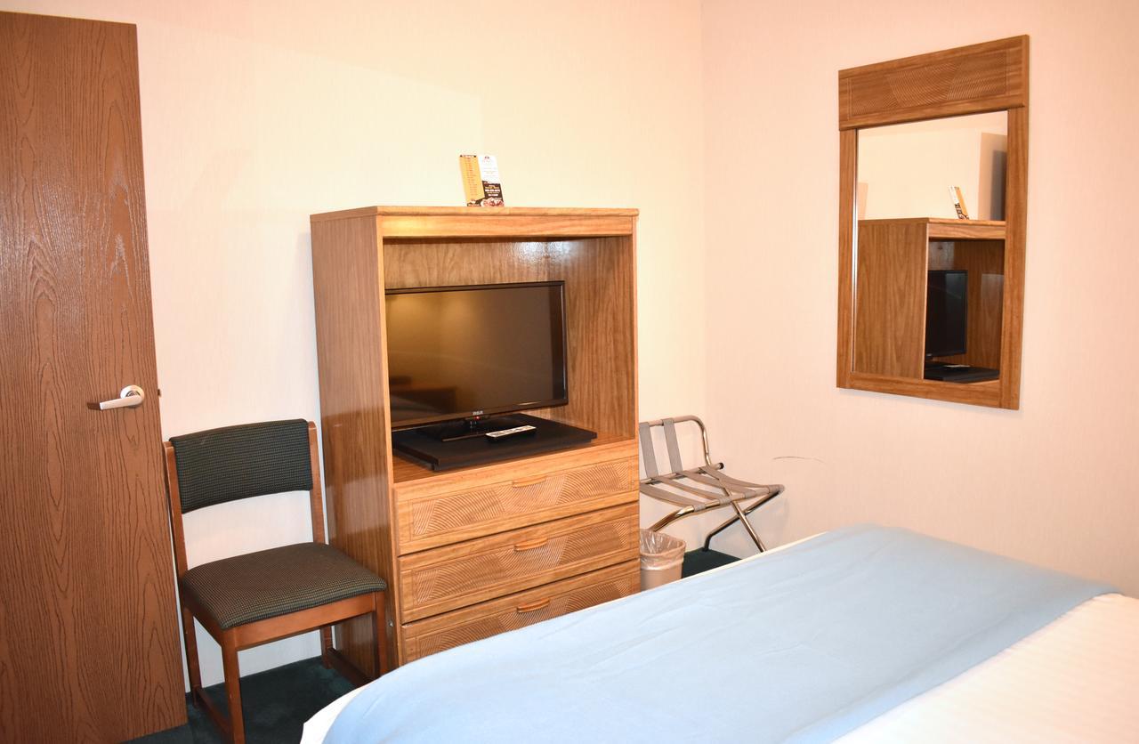 Americas Best Value Inn & Suites - Tahquamenon Country Newberry Экстерьер фото