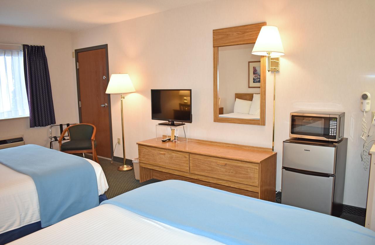 Americas Best Value Inn & Suites - Tahquamenon Country Newberry Экстерьер фото