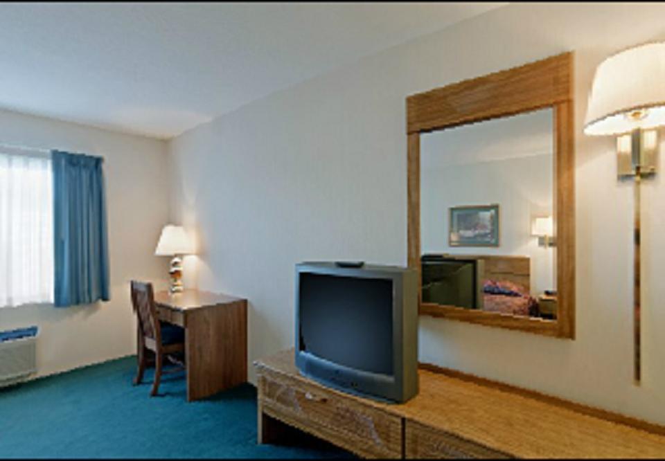 Americas Best Value Inn & Suites - Tahquamenon Country Newberry Экстерьер фото